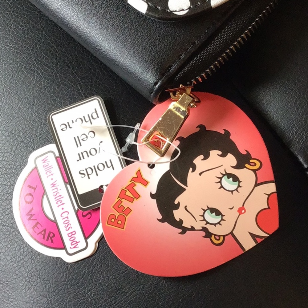 Betty Boop Purse 3 Ways to Wear: Crossbody Wristlet, Wallet NWT - Picture 3 of 7